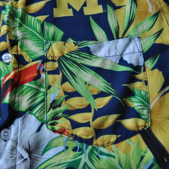 University of Michigan Medium Valiant Hawaiian Short Sleeve Shirt - Picture 4 of 8